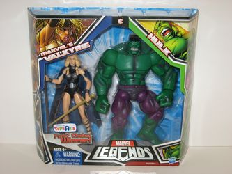 Hulk and Valkyrie in Package